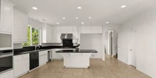 Vista Panoramic View 6 Bedroom 4.5 Bathroom Home for Rent Gallery 15