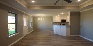 Beautiful 3 Bedroom 2 Bathroom Townhouse in South Tyler! Now offering 1/2 off first full month rent free! Gallery 8