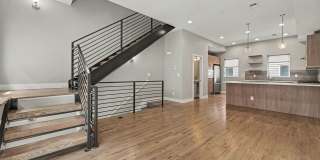 2 Bed, 1 Bath Townhouse with Roof Top Deck Gallery 2