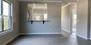 402 Red Robin St Gallery 5