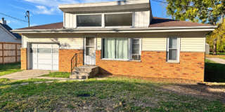 Character-Filled 2-Bedroom Home Near Local Restaurants Gallery 1