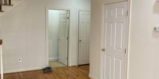 3 Bedroom Townhome in Sterling, with a large complete loft on top floor Gallery 6