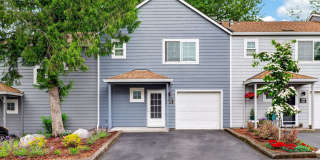 Great Location! 2 bedroom, 2.5 Bathroom Townhouse in Orchard Hills!! Gallery 1