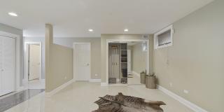 2042 W Warren Boulevard Gallery 25