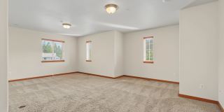 4BR, 2.5 Bath + Loft DuPont Home Gallery 22