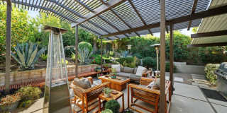 Woodland Hills Mid-Century Modern Retreat Gallery 17