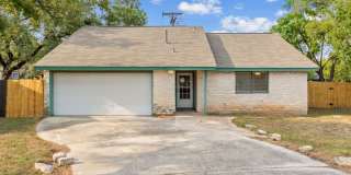 Bright and Inviting 3-Bedroom with Private Yard Gallery 1