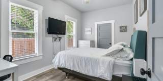 704 Cuney Gallery 21