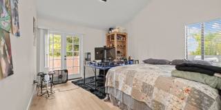 Spacious lot with no back house! Gallery 17