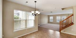Bright Open-Concept Condo with 1-Car Garage in Prime Commuter Location Gallery 7