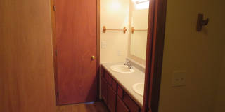 Comfortable 2 Bedroom, 1 Bathroom Lower-Level 4-Plex Unit Gallery 9