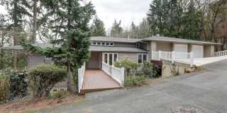 Where Architecture Meets Nature – Private Mercer Island Gem Gallery 1