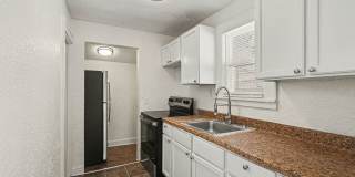 MOVE IN SPECIAL* $250 Off First Full Month's Rent OR Free 55in TV! Cozy 2 Bed, One bath Home in Downtown KC! Gallery 1