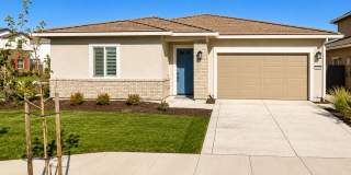 Beautiful 3-Bedroom Home with Open Floor Plan & Community Pool Gallery 1