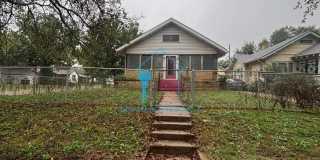 Three bed one bath house available NOW! Gallery 1