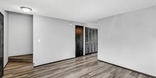 912 Algona Boulevard North Gallery 1