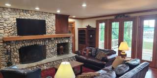 Fully Furnished Lakefront Home Gallery 7