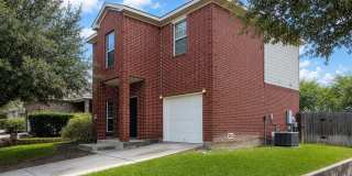 Spacious Home With Oversized Backyard & Lawn Service Included! Gallery 1