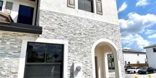 23255 SW 129th Path Gallery 1