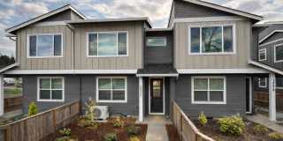 Beautiful Like New Four Creeks Townhouse For Lease - 18426 NE 46th Pl Gallery 1