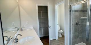 15623 Country House Street Gallery 16