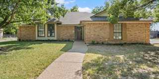 Great 3 Bedroom 2 Bath Home in Midway ISD with huge yard! Gallery 1