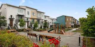 Modern 2-bed, 2-bath Townhome in Shoreline. Gallery 23