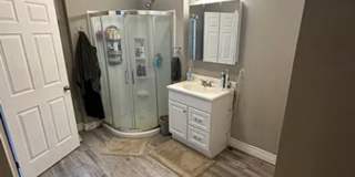 5 Bedroom House Available Next to UC Campus Gallery 8