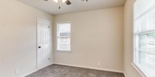 Beautiful updated home in The Village - 2 bed 1 bath Gallery 9
