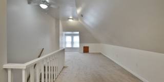 Large 5 Bedroom North Campus Townhouse - 1st house from High Street Gallery 23