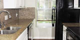 Beautiful Updated Two Story Townhouse In GREAT LOCATION Gallery 12