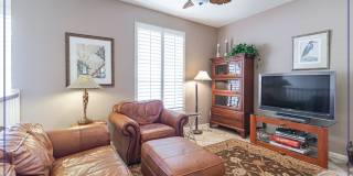 ***PELICAN BAY CRESCENT SEASONAL RENTAL***3 BED 2.5 BATH***2 CAR GARAGE***EXCELLENT LOCATION*** Gallery 9