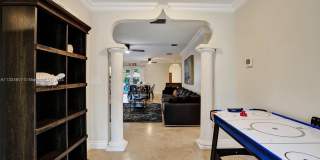 1049 N Southlake Dr Gallery 10
