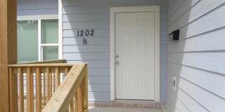 1202 W 11 Street Gallery 21
