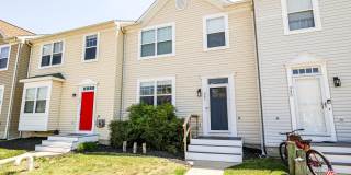 341 CREEKSIDE COMMONS Court Gallery 1