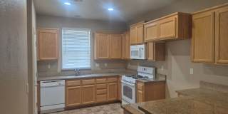 Adorable 3 bedroom 2.5 bath Gallery 8