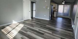 Beautifully Renovated 2 Bedroom Apartment with In-Unit Laundry & A/C Gallery 1
