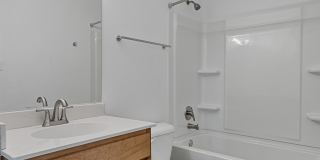 United Jewelers and Lee Hardware Apartments Gallery 35