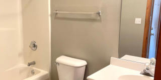 Spacious 3 bed/2 bath - walk to campus! Gallery 36