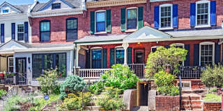 Charming and unique 3 bedroom, 3 bath townhome near Brandywine River and Zoo Gallery 1