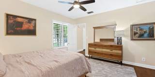 2400 Delmar Place Gallery 23