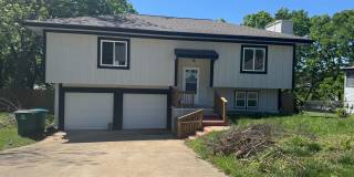 Charming 4BR House in Roeland Park Gallery 1