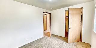 Charming 2 bedroom 1 bath townhome available! Gallery 17
