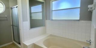 2642 Albion Avenue Gallery 39