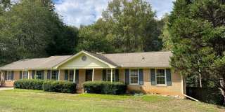 4/2 brick ranch home with unfinished full basement Centrally Located in Oconee's Northwest Woods! Gallery 1