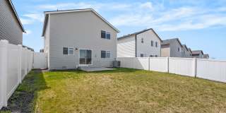 Beautiful 2022 Built Home With Views! Gallery 24