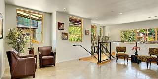Redmond Square Gallery 34