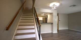 Adorable 2 bedroom townhome style Condo Gallery 5