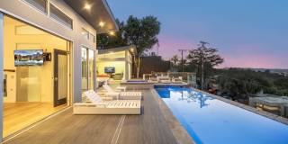 7275 Mulholland Dr Gallery 2