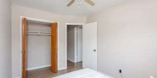 6427 N. Hermitage Gallery 10